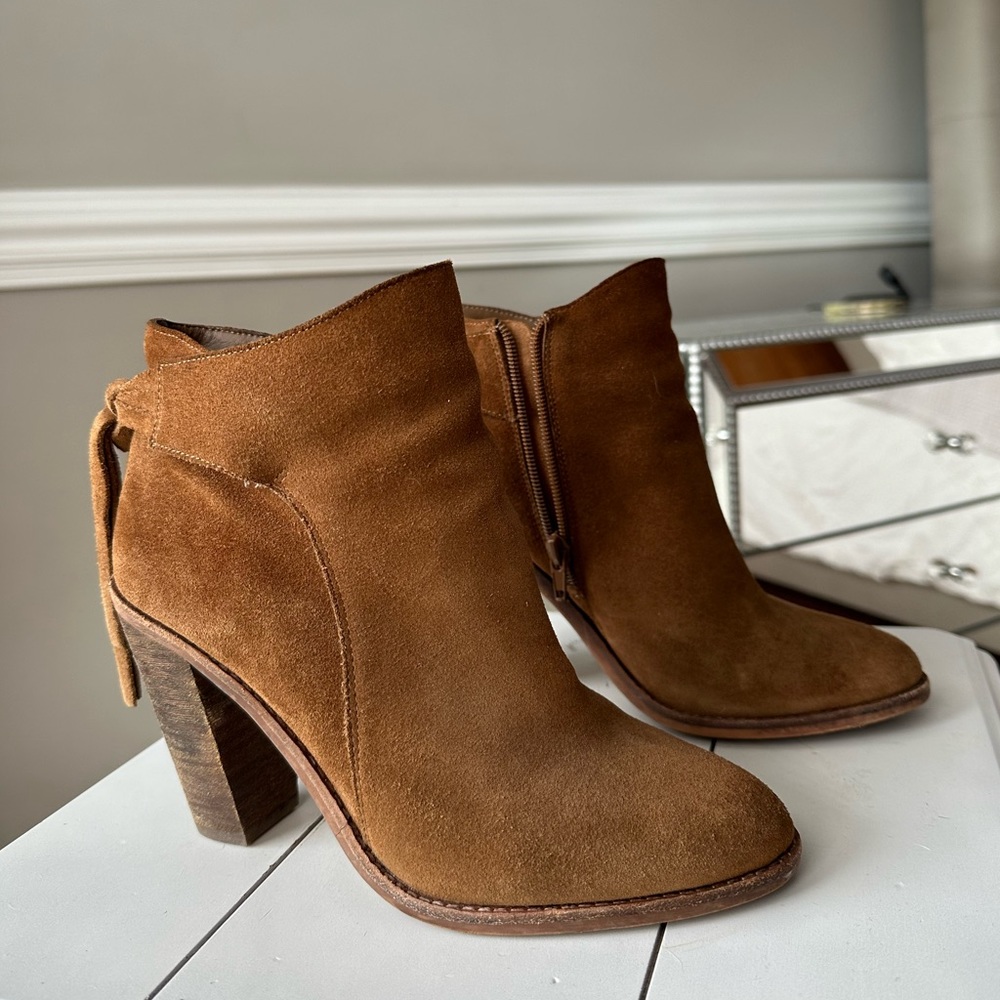 Vince Camuto brown western booties size 6.5